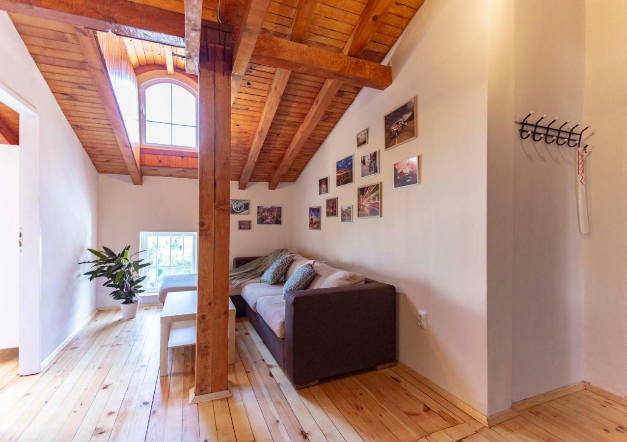 Gallery B28 - 3 Bedroom Downtown Apartment *