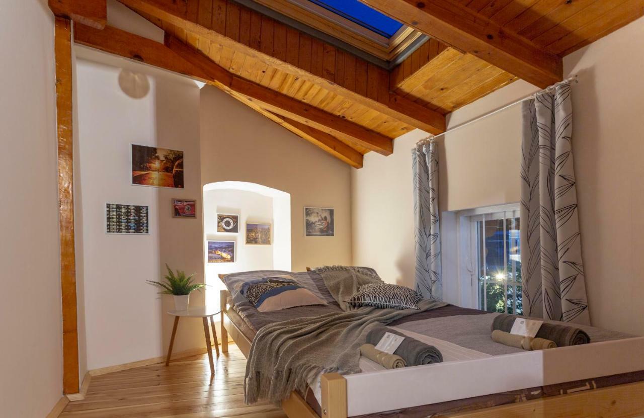 Gallery B28 - 3 Bedroom Downtown