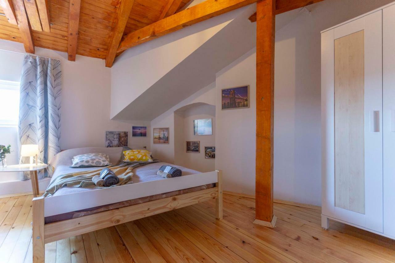Gallery B28 - 3 Bedroom Downtown