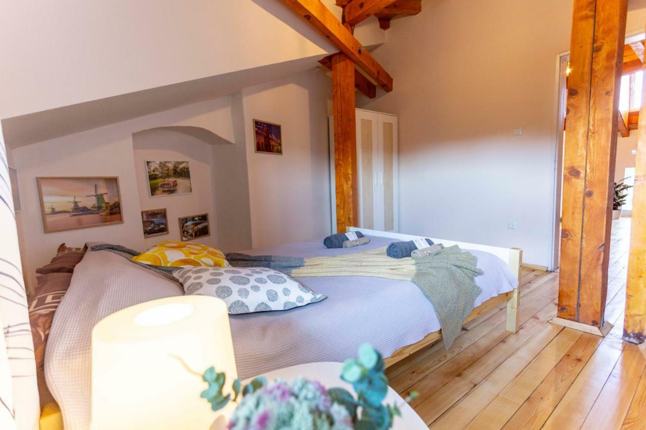 Gallery B28 - 3 Bedroom Downtown